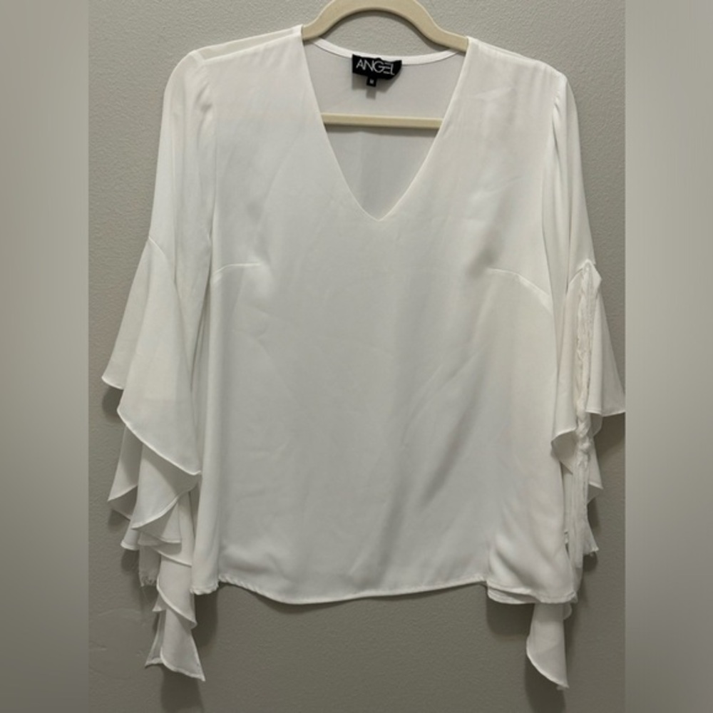 Angel Soft White Ruffle Long Sleeve V Neck Preowned Size M very flattering